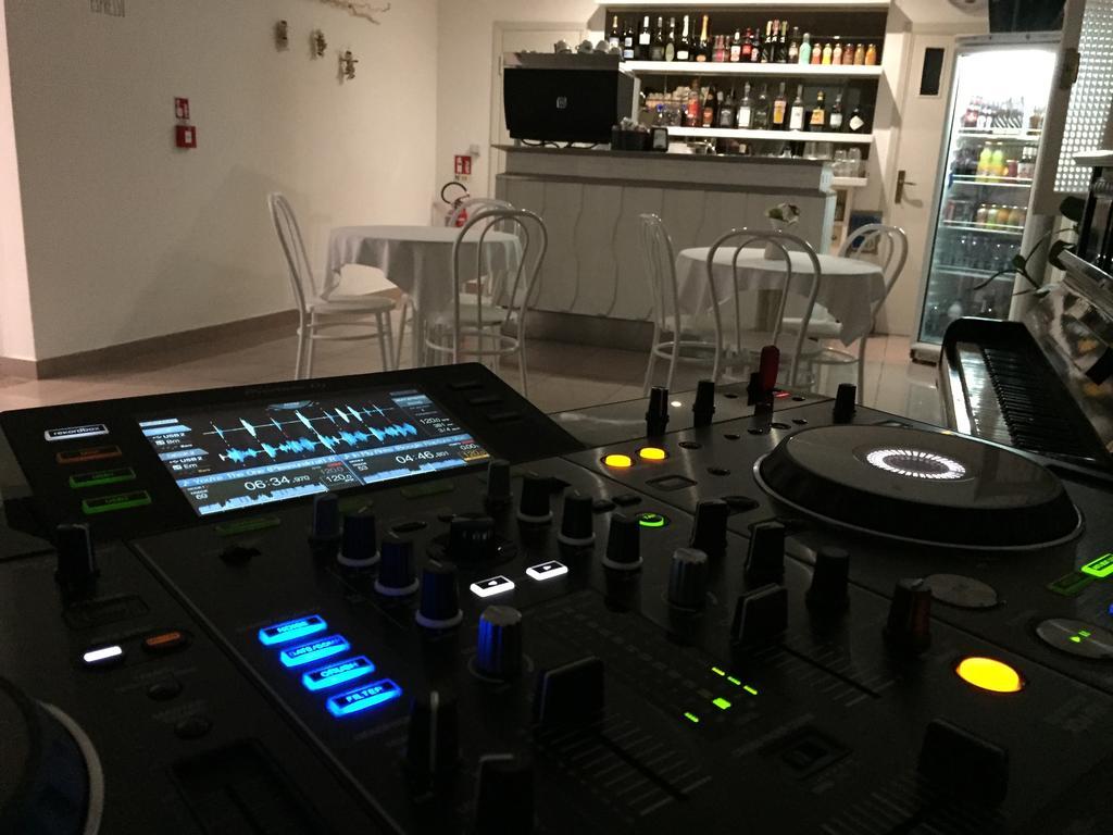 Hotel Bruna B&B Milano Marittima Kültér fotó